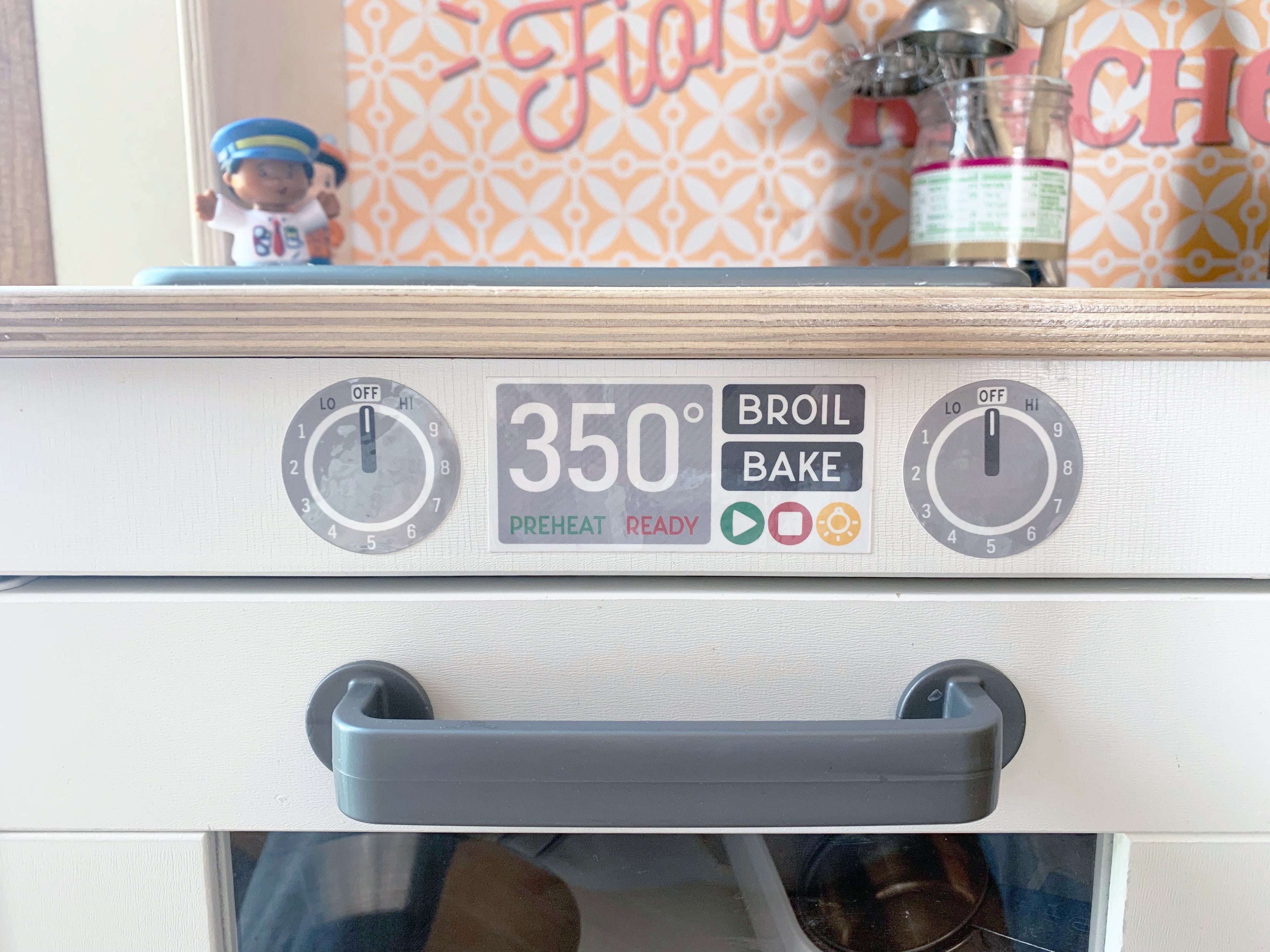 Oven Displays for Play Kitchen Makeover